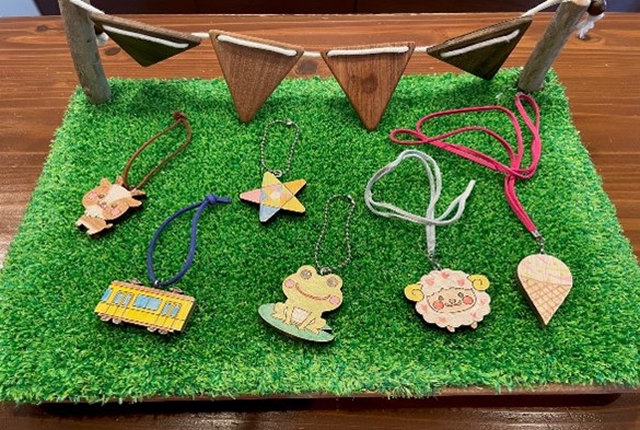 木のアクセサリーづくり